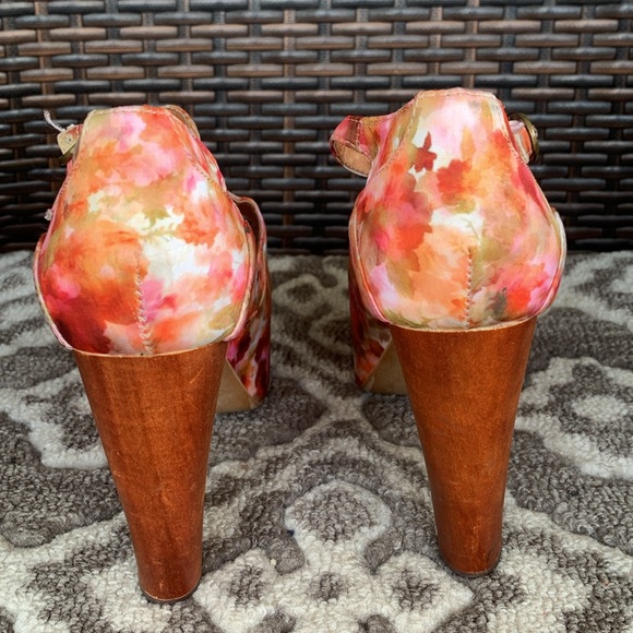 Jeffrey Campbell Foxy Fab Watercolor Floral Platform Sandals - Picture 6 of 16